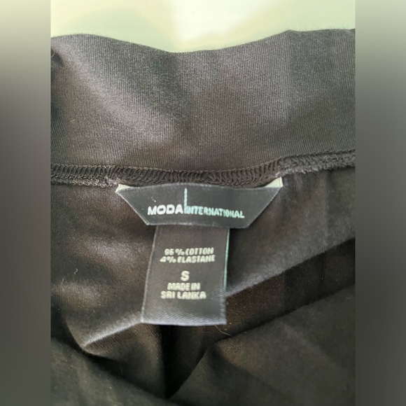 NWOT Victoria’s Secret moda international black mini skirt size small - Picture 2 of 2